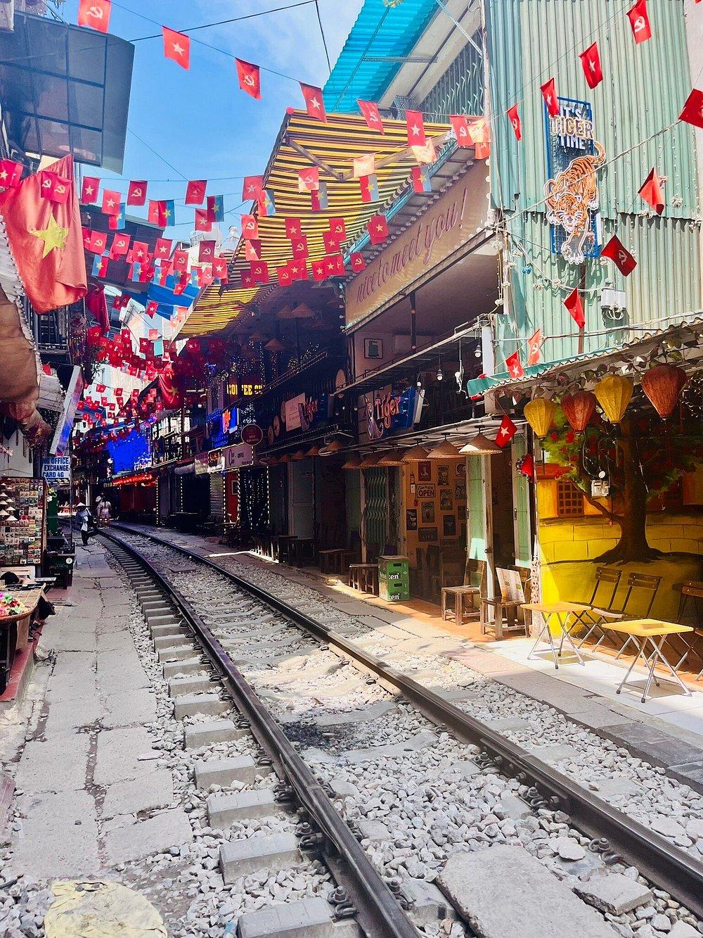 7 Notable Spots You&#8217;ll Pass on a Hanoi Motorbike Tour
