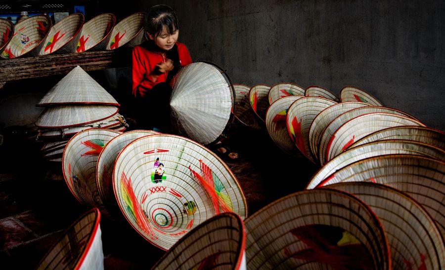 Feel the Art of Palm Weaving in Chuong Conical Hat Village